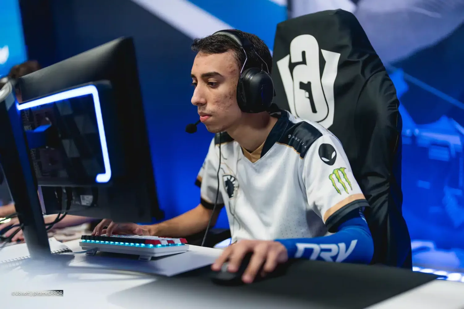 Professional eSports player intently gaming with the NRV sleeve in competition